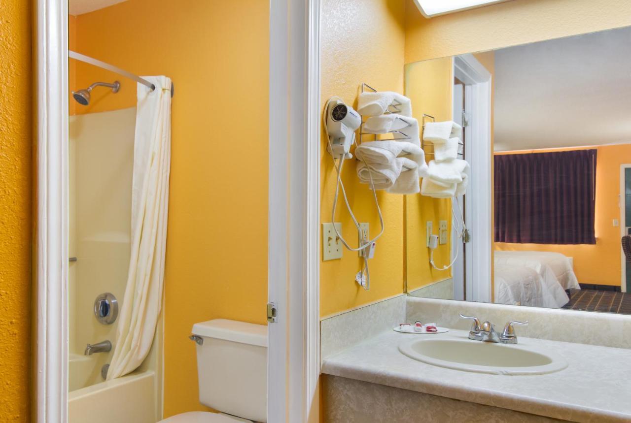 Americas Best Value Inn Darien Extérieur photo