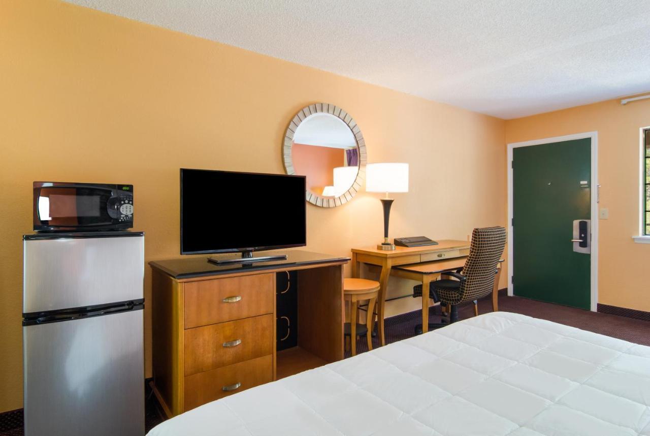 Americas Best Value Inn Darien Extérieur photo