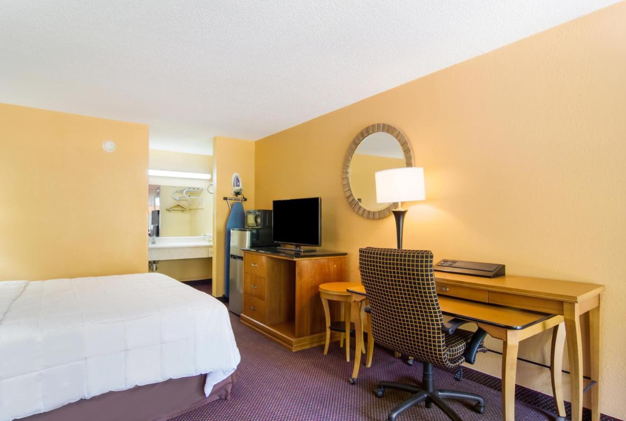 Americas Best Value Inn Darien Extérieur photo